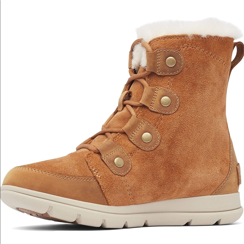 Sorel Women’s Explorer Joan Boot in Tan. Worn once, size 8.
